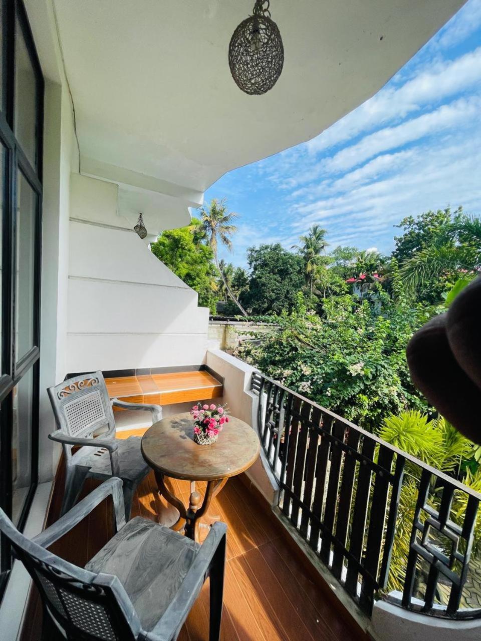 Hotel Awon Mirissa Exterior foto