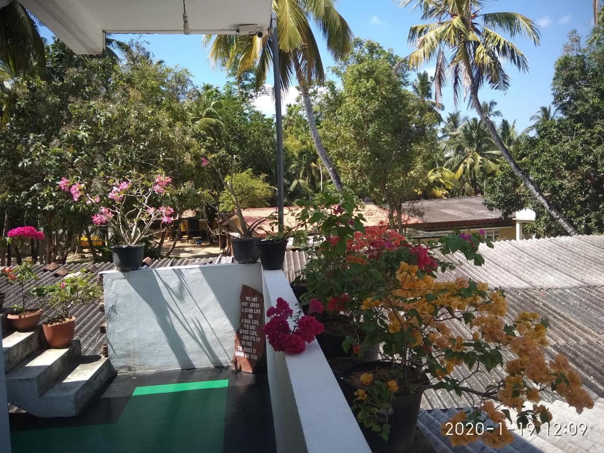 Hotel Awon Mirissa Exterior foto
