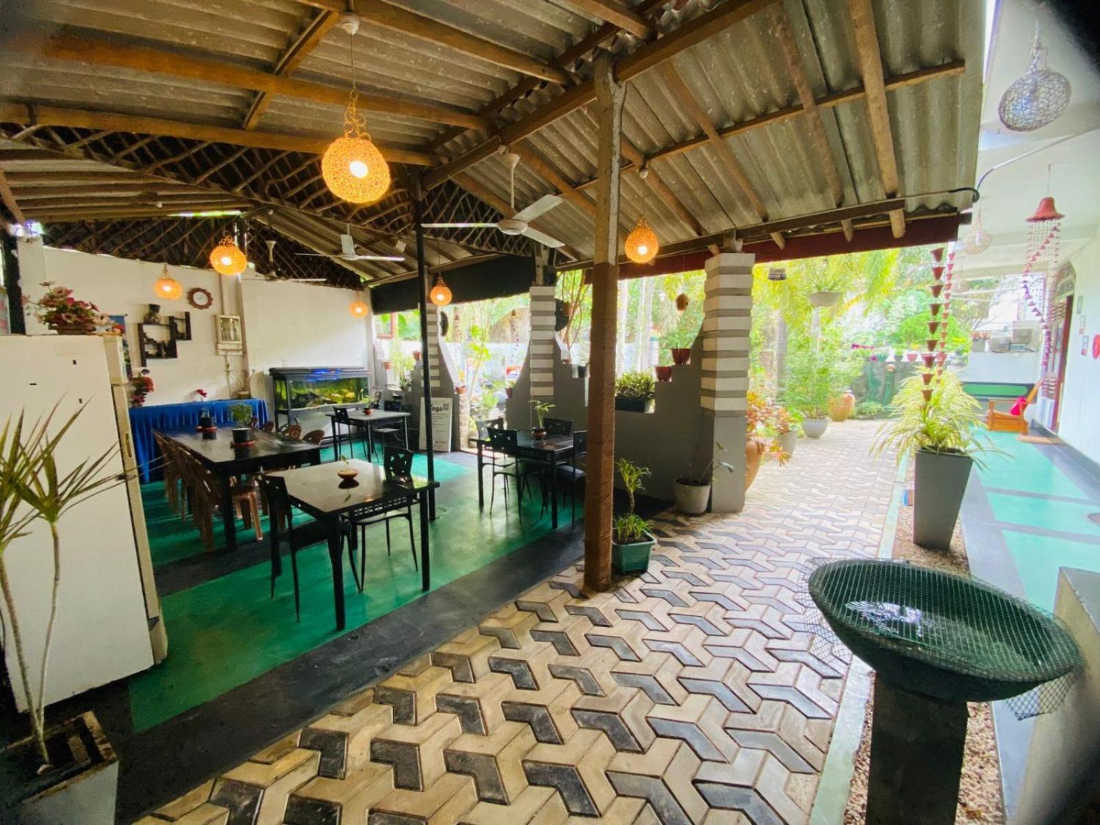 Hotel Awon Mirissa Exterior foto