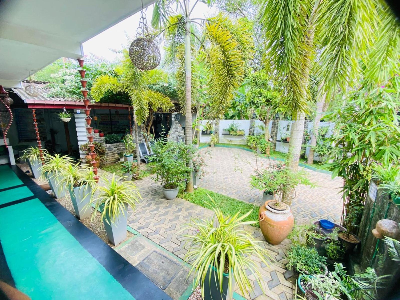Hotel Awon Mirissa Exterior foto